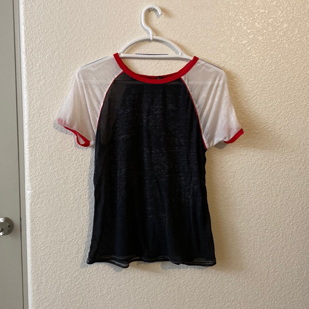 I am selling this Forever 21 shirt size medium